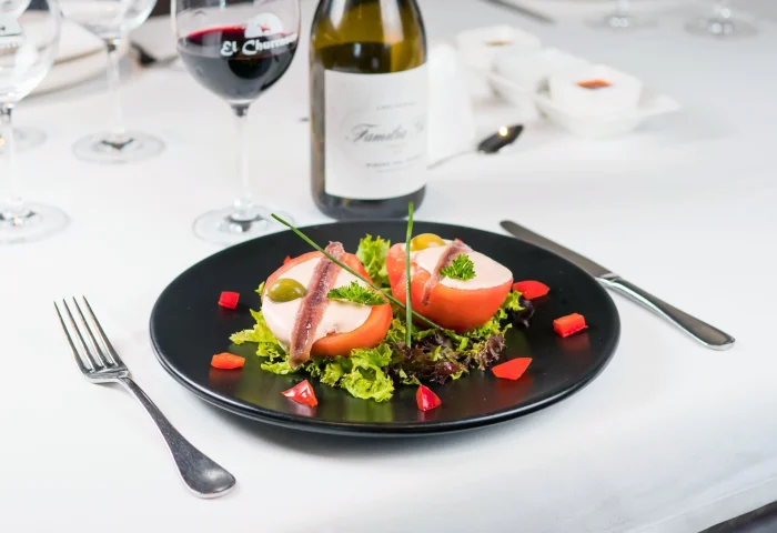 media-filer_public-04-11-0411bc93-84ee-4cc3-ad9f-51efe66ab795-reducida_el_churrasco_las_palmas_platos_entrantes_tomate_relleno_6_06_de_agosto_de_2018